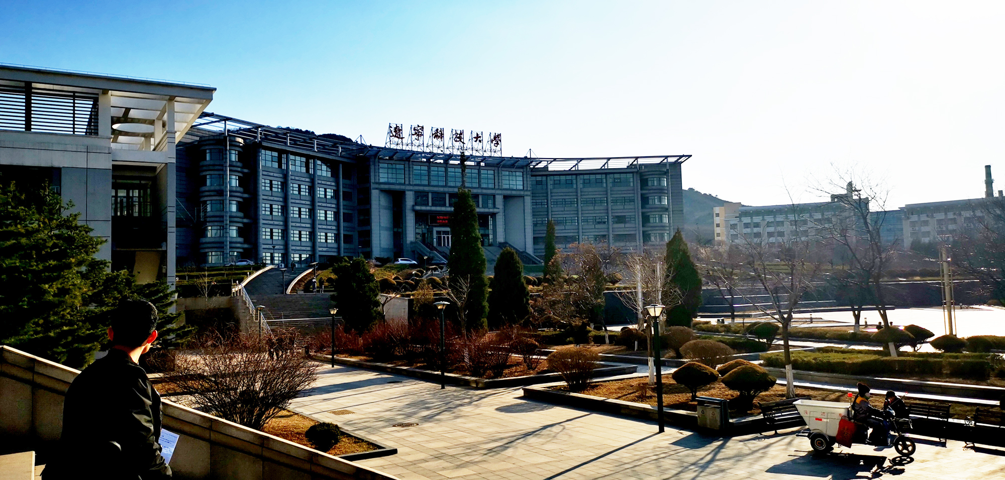北京中教市培教育研究院與鞍山市、海城市教育局共同舉辦的鞍海峰會、千山教育論壇——全國“教學(xué)轉(zhuǎn)型與課堂創(chuàng)新”高峰論壇暨轉(zhuǎn)型、創(chuàng)新成果展示于2019年5月11日-13日在鞍山市、海城市兩地隆重舉辦，主會場設(shè)在遼寧科技大學(xué)