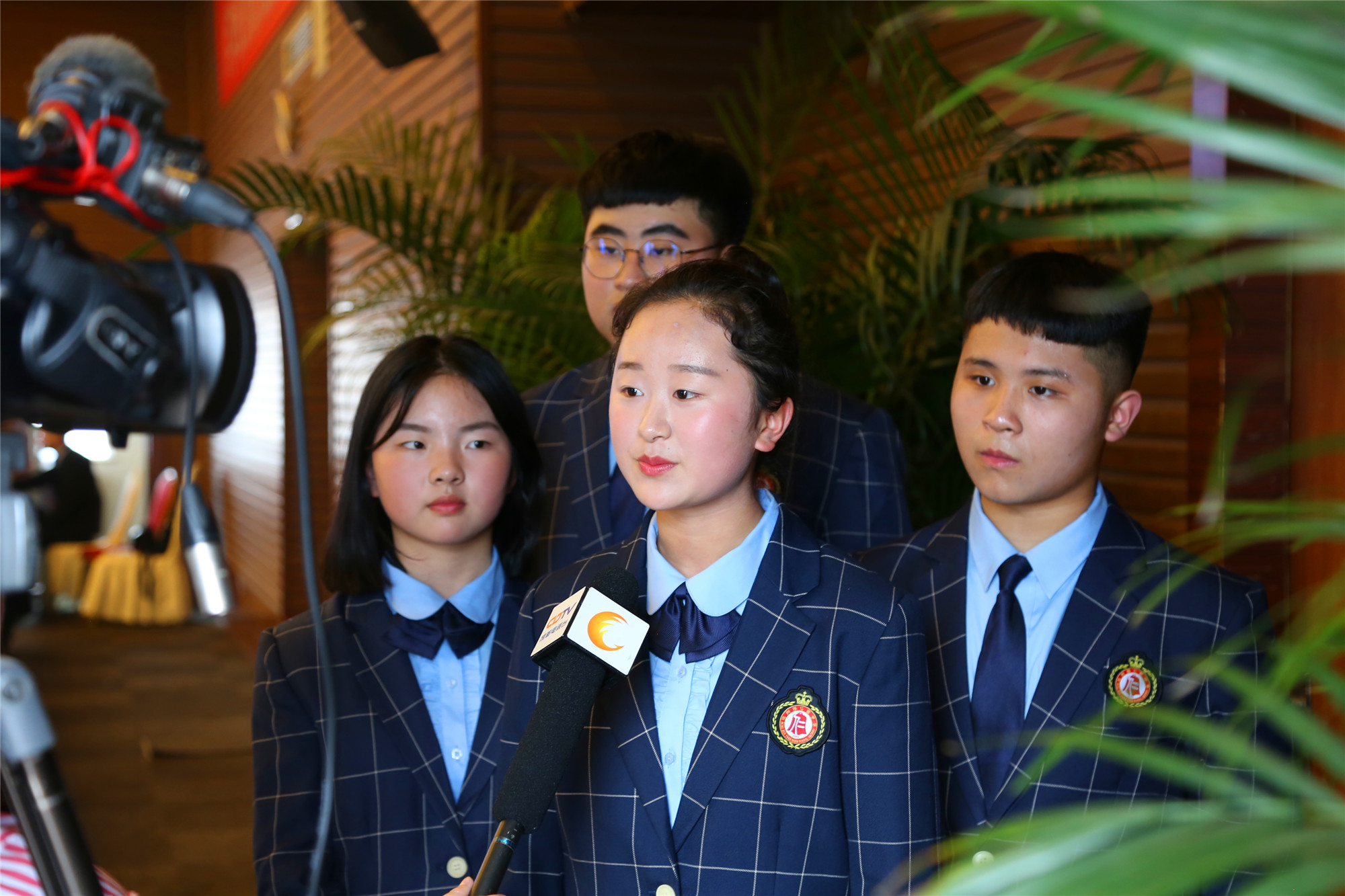以學(xué)生心中的“好課堂、好老師、好校長、好學(xué)校”為主題的學(xué)生心聲表達。來自達州名仁園中學(xué)的四位學(xué)生和西南科大的大一新生述說他們心中的好老師、好課堂。好學(xué)校、好校長。