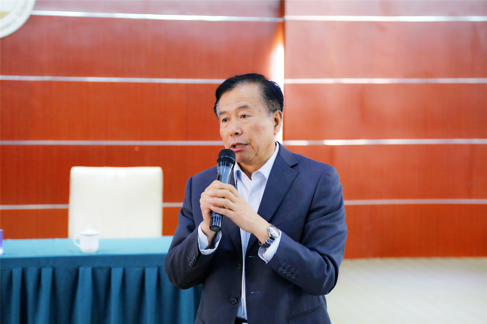 臧富仁院長在總結(jié)中，肯定了雙慶中學(xué)的改革措施和做法。