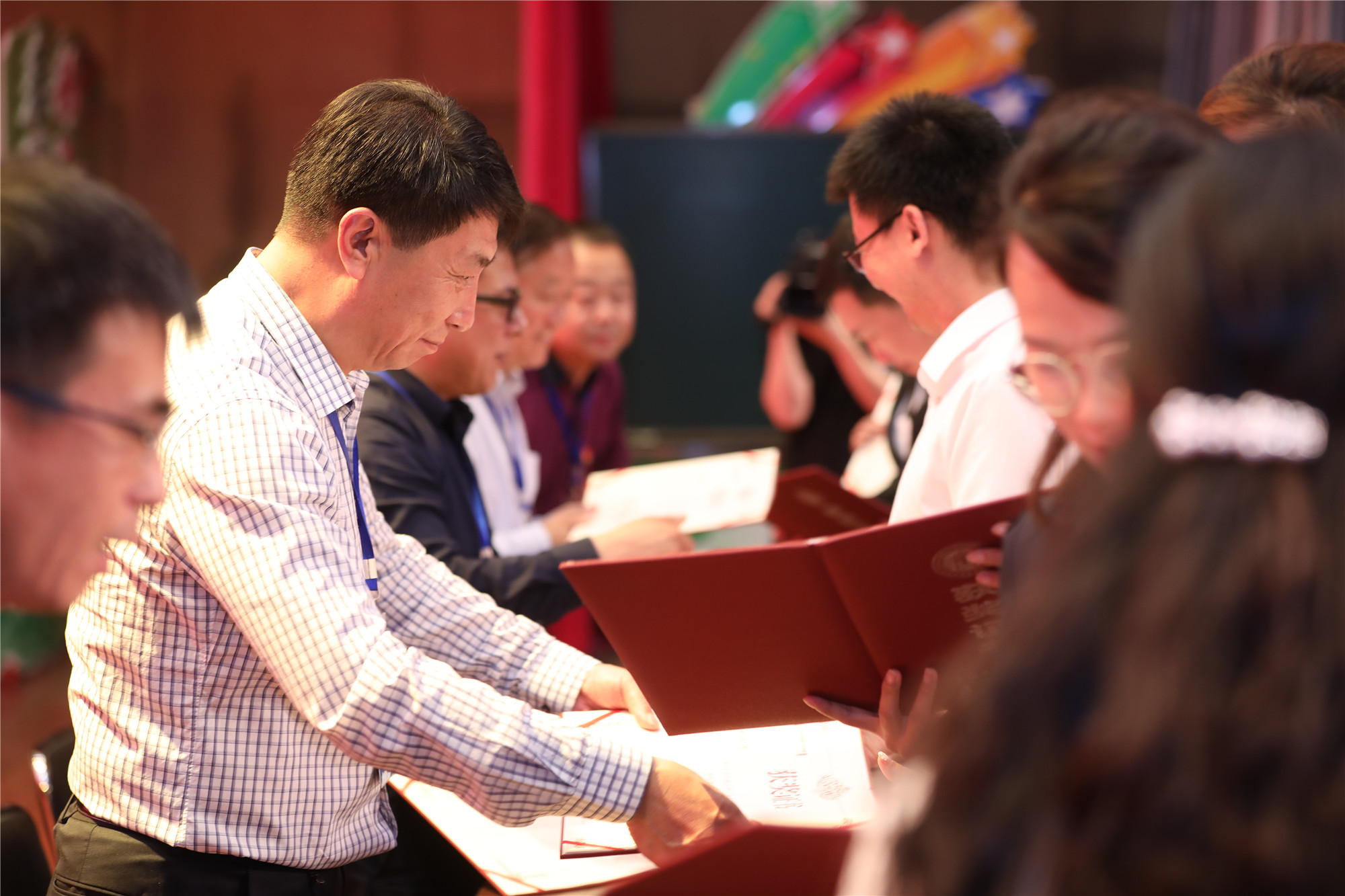 鞍山市委常委、市委秘書長郭志強在致詞中強調(diào)，借本次千山教育峰會良機，鞍山市要向全國教育發(fā)達地區(qū)學(xué)習(xí)，充分交流、加強合作，分享經(jīng)驗、共謀未來，為新時代教育改革發(fā)展貢獻更多的智慧和力量，更為鞍山教育留下寶貴的建議，助力鞍山教育實現(xiàn)新跨越、新突破、新發(fā)展。