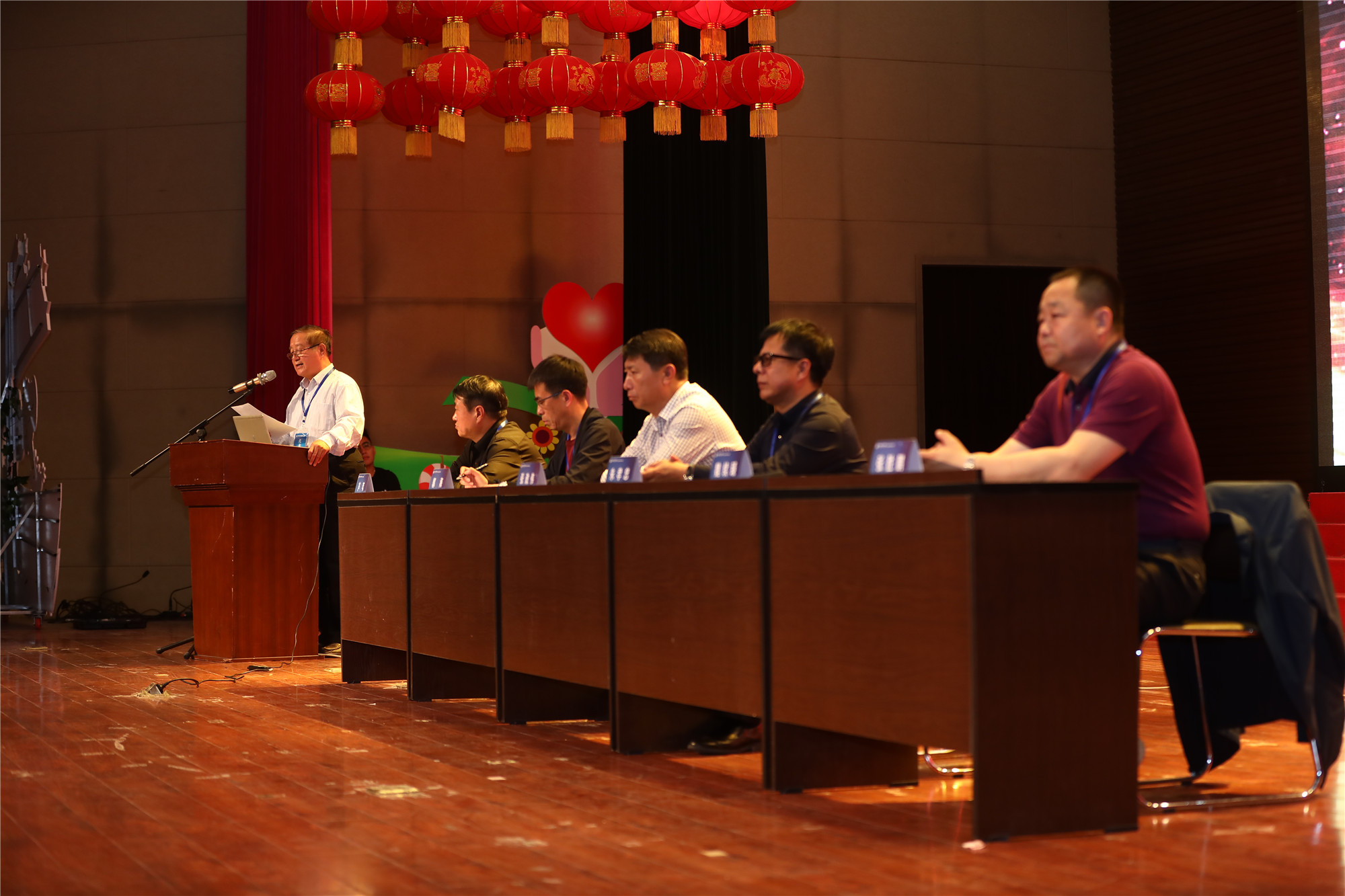 本次峰會定位學(xué)術(shù)引領(lǐng)、眾籌智慧、展示成就、啟發(fā)創(chuàng)新，探索教學(xué)轉(zhuǎn)型有效路徑，突破區(qū)域教育發(fā)展瓶頸，關(guān)注中國區(qū)域尤其是縣域和基層學(xué)校教育教學(xué)轉(zhuǎn)型發(fā)展的熱點和需求，強調(diào)創(chuàng)新示范和學(xué)習(xí)指導(dǎo)，強調(diào)發(fā)揮北京中教市培教育研究院共建共享共融機制，研究院各成員的深度融合和成果共享，為縣域基層學(xué)校的教育現(xiàn)代化提供智力支撐。