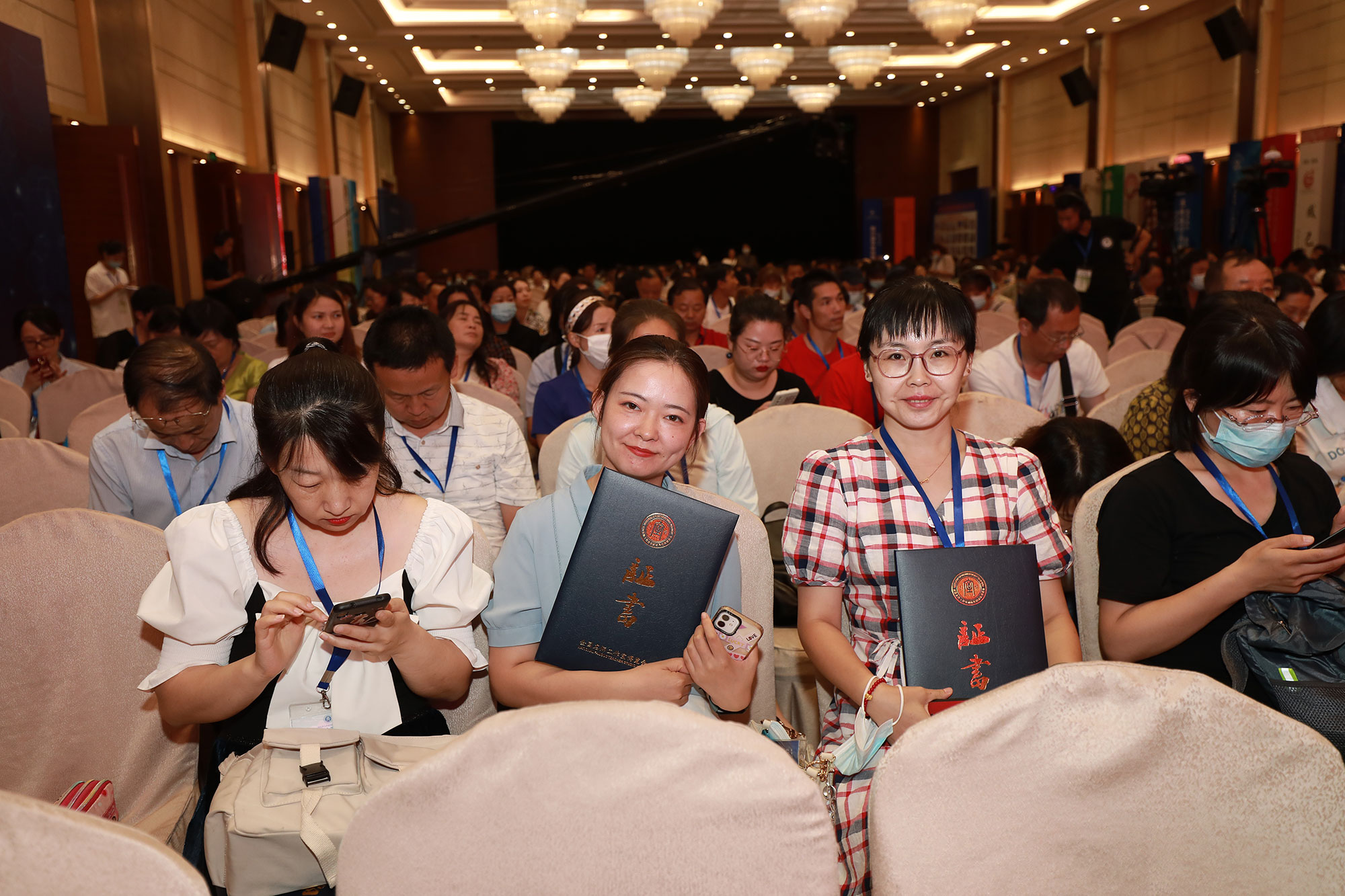 （1）堅信名師工作室是助力教師發(fā)展的孵化器、好形式，生命力強大；（2）無論是主持者還是參加者，辦好名師工作室要有夢想、有追求、有情懷、有毅力，才有可能成功；（3）要有克服艱難困苦、玉汝于成的思想準備，百折而不撓；