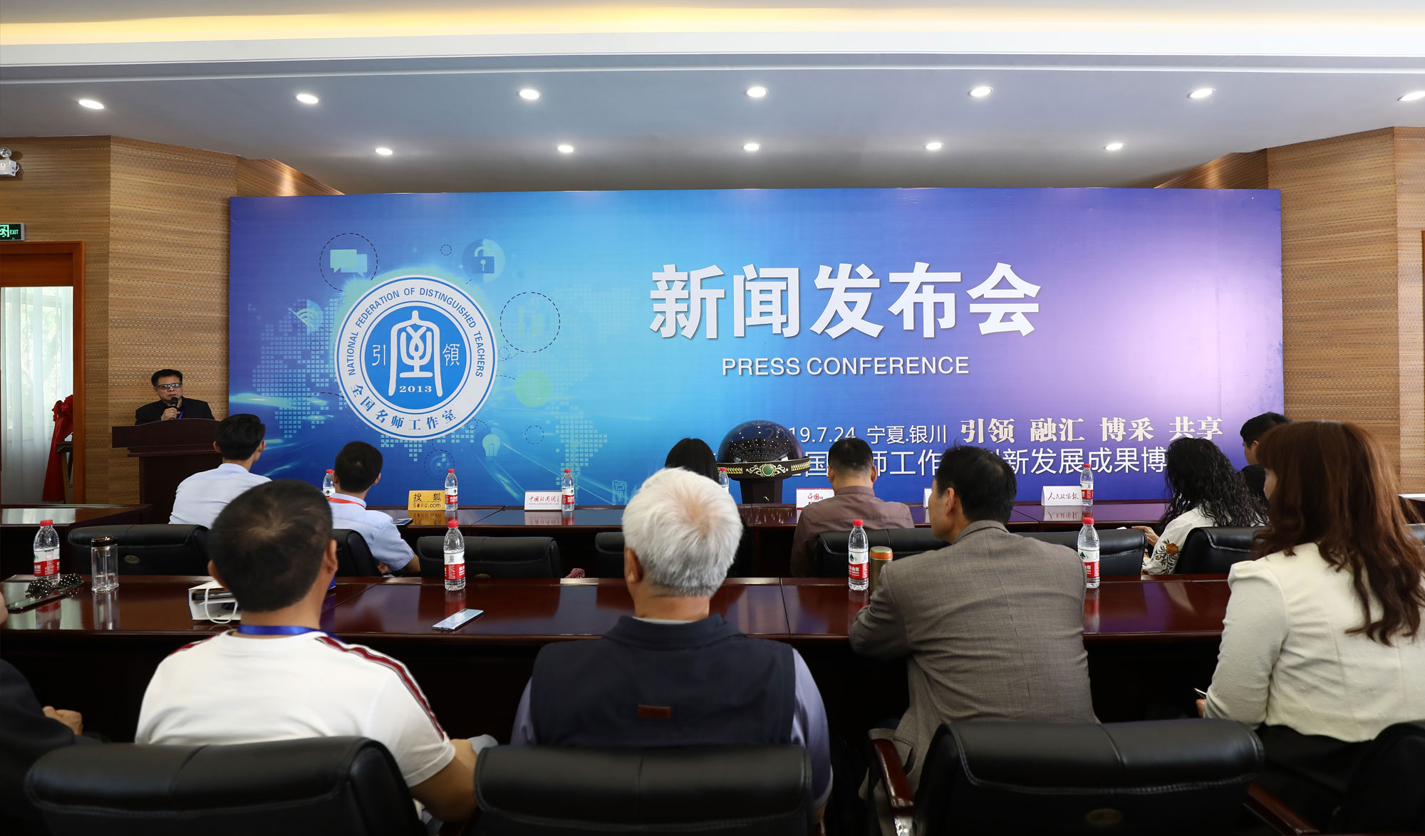 盛會在即，體驗高峰，身臨其境，現(xiàn)場觀摩；或乘勢展現(xiàn)團隊風(fēng)采，借力宣傳發(fā)展成就；或?qū)教铰?，訪師問道；可以博采眾家所長，亦可以彰顯一幟獨樹。北京中教市培教育研究院，特邀請各地名師工作室，不忘初心，守望教育，共建共研共融共享，再現(xiàn)再創(chuàng)再聚再敘。北京中教市培教育研究院向全體成員及其他有意參展的教育界同仁征集優(yōu)秀成果，屆時將組織業(yè)界知名專家對征集的成果進行評選，遴選出優(yōu)秀成果在博覽會期間展示交流，并舉行隆重。